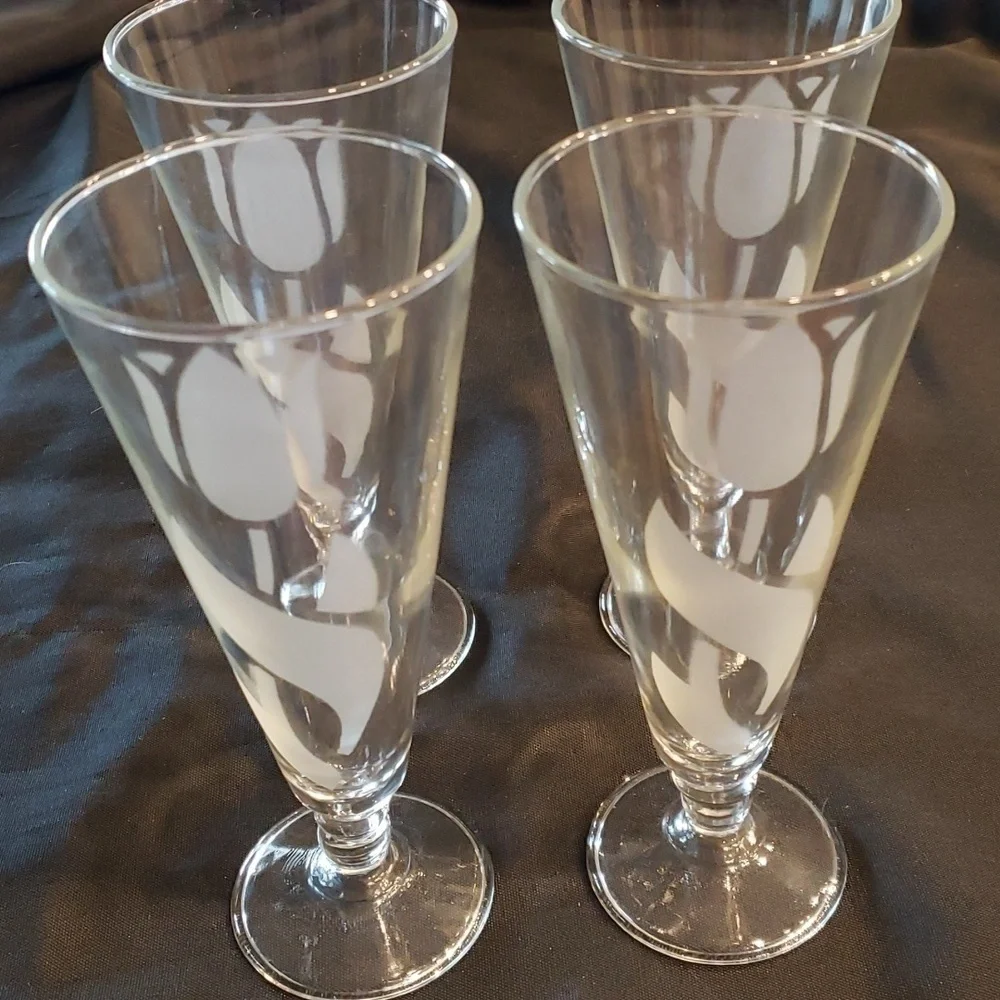 Vintage Pilsner Beer glasses with etched tulip design set of 4